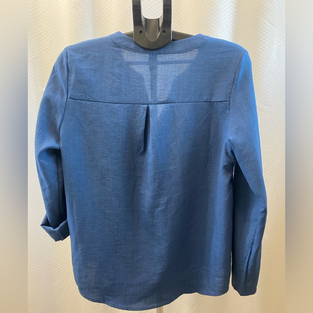 SHEIN Blue V-Neck Button Front Roll-Sleeve Blouse, Size M - Picture 4 of 6